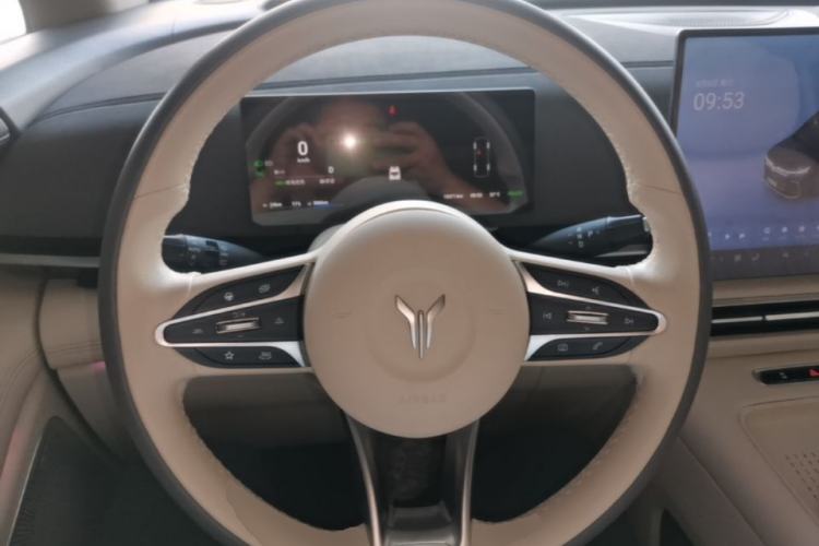 Used VOYAH Dream 2025 PHEV Four-Wheel Drive Prestige Kunpeng Edition Steering Wheel