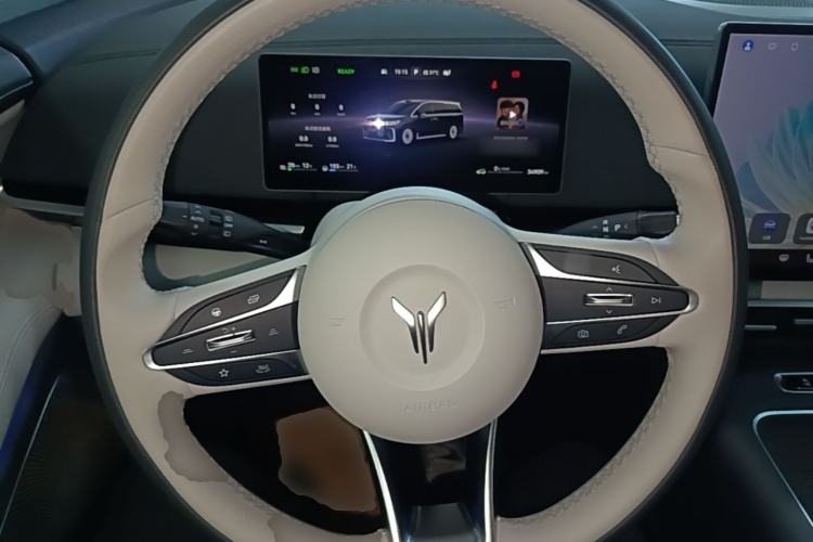 Used VOYAH Dream 2025 PHEV Four-Wheel-Drive Flagship Version – Qiankun Edition Steering Wheel