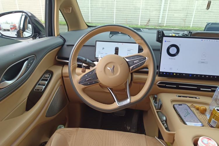 Used VOYAH Dream 2025 PHEV Four-Wheel Drive Prestige Kunpeng Edition Steering Wheel