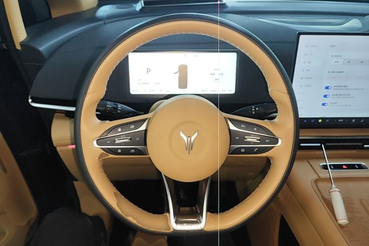 Used VOYAH Dream 2025 PHEV Four-Wheel Drive Prestige Kunpeng Edition Steering Wheel