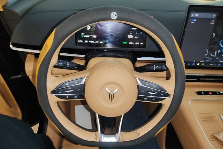 Used VOYAH Dream 2025 PHEV Four-Wheel Drive Excellence Kunpeng Edition Steering Wheel
