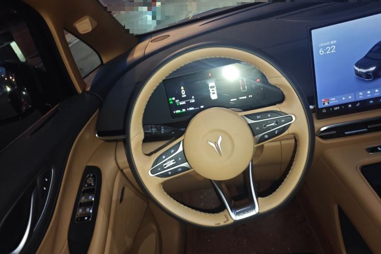 Used VOYAH Dream 2025 PHEV Four-Wheel Drive Excellence Kunpeng Edition Steering Wheel
