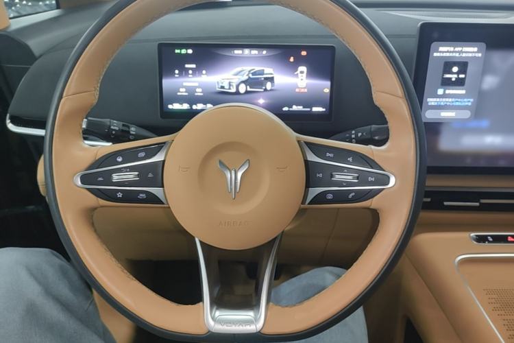 Used VOYAH Dream 2025 PHEV Four-Wheel Drive Excellence Qiankun Edition Steering Wheel