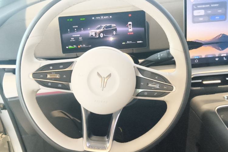 Used VOYAH Dream 2025 PHEV Four-Wheel-Drive Flagship Version – Qiankun Edition Steering Wheel