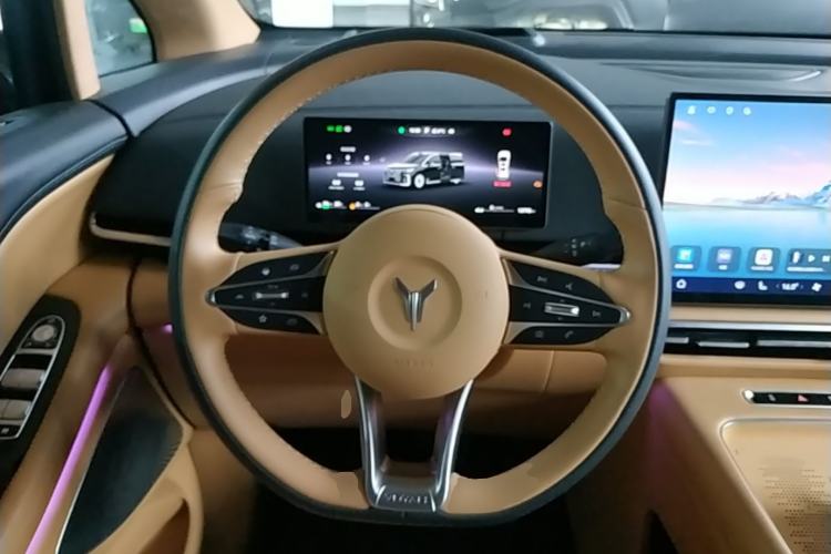 Used VOYAH Dream 2025 PHEV Four-Wheel Drive Prestige Qiankun Edition Steering Wheel