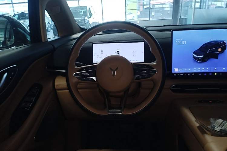 Used VOYAH Dream 2025 PHEV Four-Wheel-Drive Flagship Kunpeng Edition Steering Wheel
