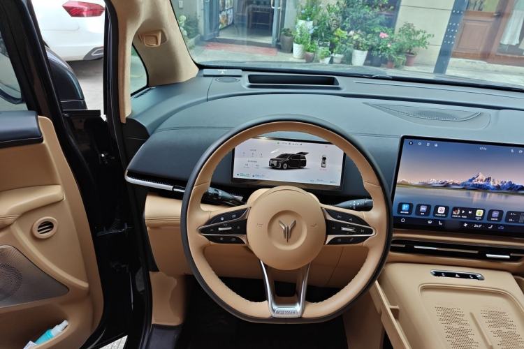 Used VOYAH Dream 2025 PHEV Four-Wheel Drive Prestige Qiankun Edition Steering Wheel