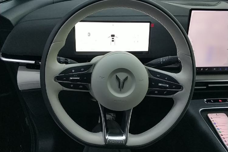Used VOYAH Dream 2025 PHEV Four-Wheel Drive Excellence Kunpeng Edition Steering Wheel