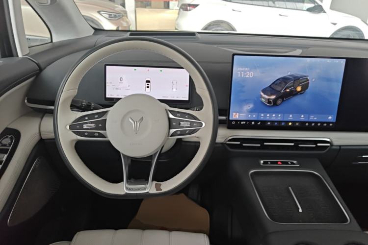 Used VOYAH Dream 2025 PHEV Four-Wheel-Drive Flagship Kunpeng Edition Steering Wheel