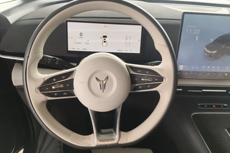 Used VOYAH Dream 2025 PHEV Four-Wheel Drive Prestige Kunpeng Edition Steering Wheel