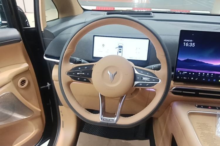 Used VOYAH Dream 2025 PHEV Four-Wheel Drive Prestige Kunpeng Edition Steering Wheel