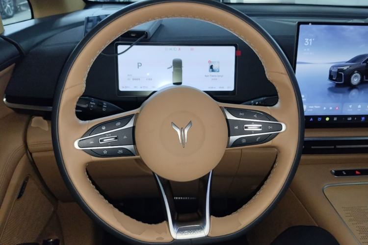 Used VOYAH Dream 2025 PHEV Four-Wheel Drive Excellence Kunpeng Edition Steering Wheel