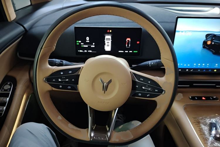 Used VOYAH Dream 2025 PHEV Four-Wheel-Drive Flagship Kunpeng Edition Steering Wheel