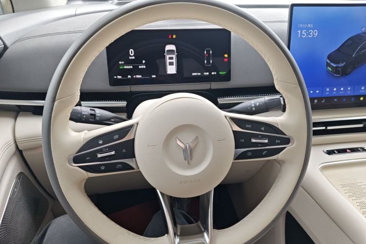 Used VOYAH Dream 2025 PHEV Four-Wheel Drive Prestige Kunpeng Edition Steering Wheel