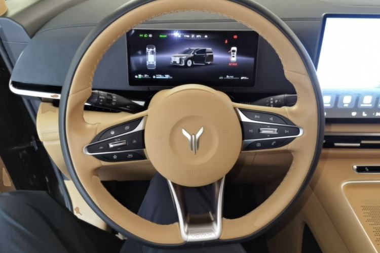 Used VOYAH Dream 2025 PHEV Four-Wheel Drive Prestige Qiankun Edition Steering Wheel
