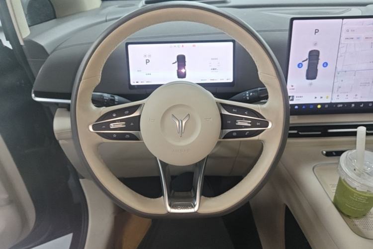Used VOYAH Dream 2025 EV Four-Wheel Drive Prestige Kunpeng Edition Steering Wheel