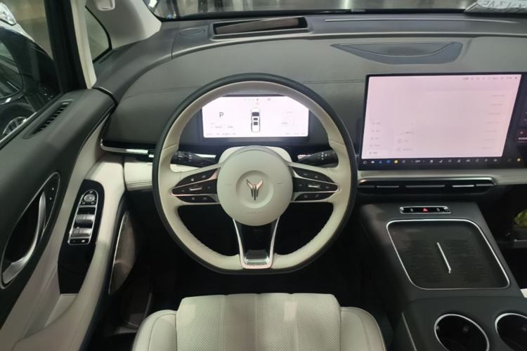 Used VOYAH Dream 2025 PHEV Four-Wheel Drive Prestige Kunpeng Edition Steering Wheel