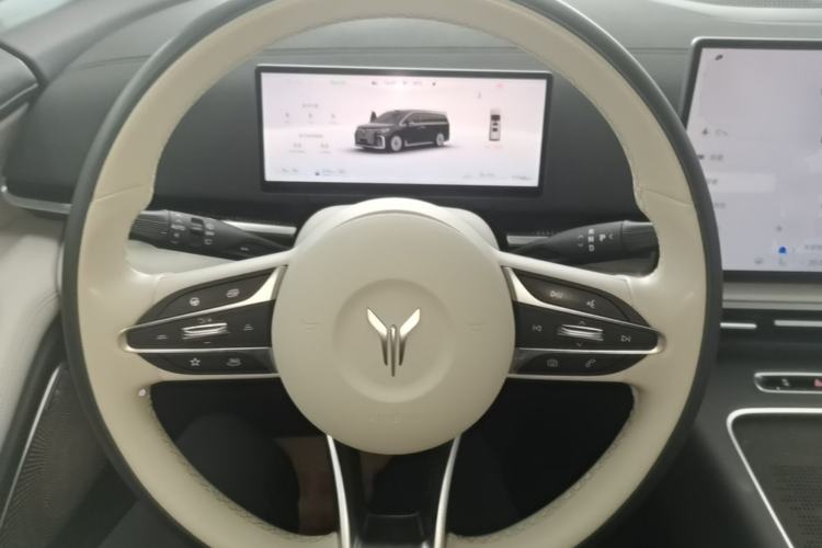 Used VOYAH Dream 2025 PHEV Four-Wheel Drive Prestige Qiankun Edition Steering Wheel