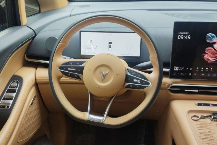 Used VOYAH Dream 2025 PHEV Four-Wheel Drive Excellence Kunpeng Edition Steering Wheel