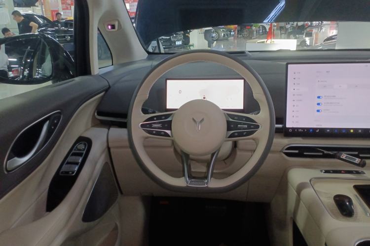 Used VOYAH Dream 2025 PHEV Four-Wheel-Drive Flagship Kunpeng Edition Steering Wheel