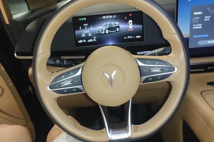 Used VOYAH Dream 2025 PHEV Four-Wheel Drive Excellence Qiankun Edition Steering Wheel