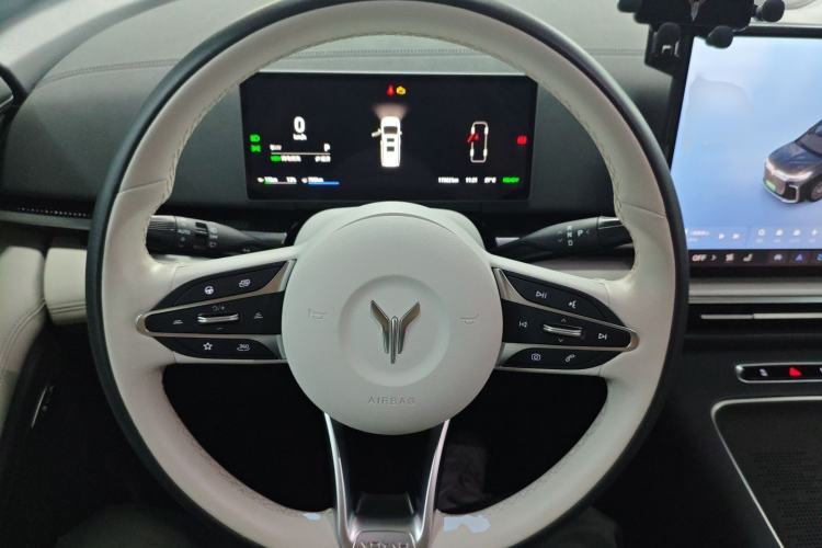 Used VOYAH Dream 2025 PHEV Four-Wheel Drive Excellence Kunpeng Edition Steering Wheel