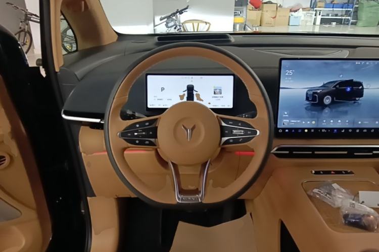 Used VOYAH Dream 2025 PHEV Four-Wheel-Drive Flagship Kunpeng Edition Steering Wheel