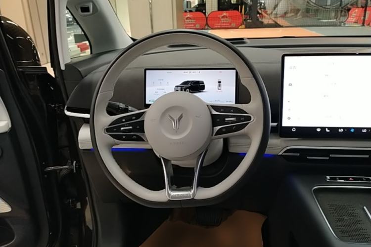Used VOYAH Dream 2025 PHEV Four-Wheel-Drive Flagship Version – Qiankun Edition Steering Wheel