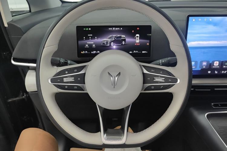 Used VOYAH Dream 2025 PHEV Four-Wheel Drive Excellence Qiankun Edition Steering Wheel