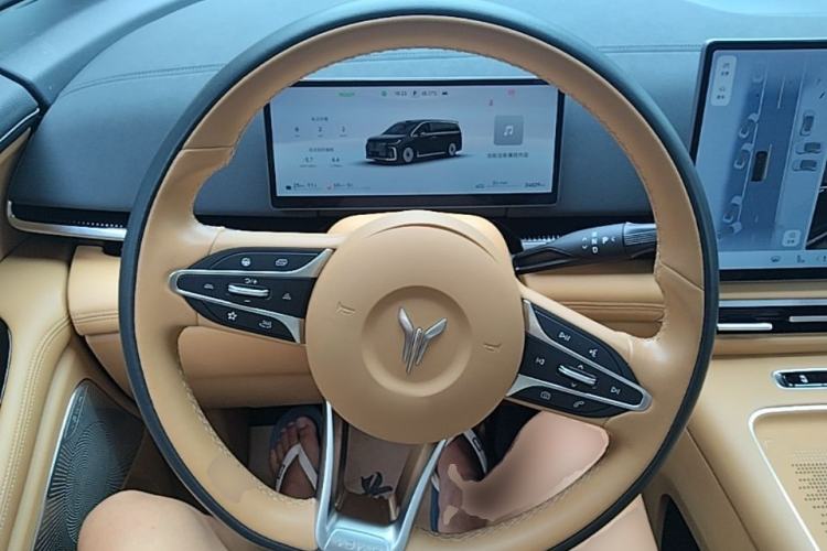 Used VOYAH Dream 2025 PHEV Four-Wheel Drive Prestige Qiankun Edition Steering Wheel