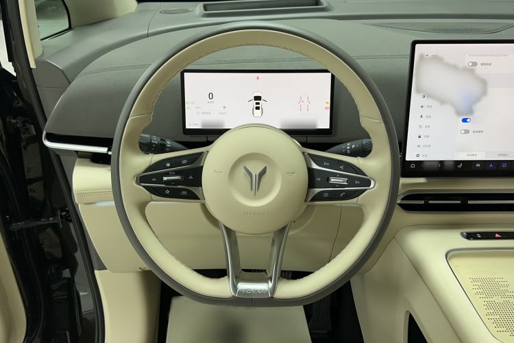 Used VOYAH Dream 2025 PHEV Four-Wheel Drive Prestige Kunpeng Edition Steering Wheel