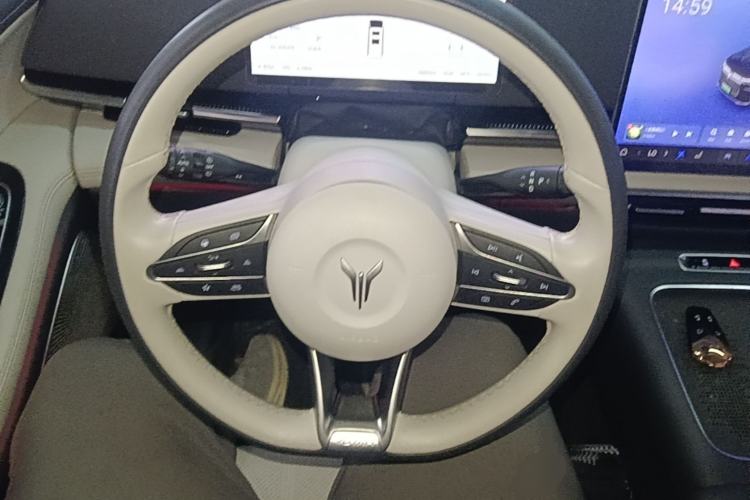 Used VOYAH Dream 2025 PHEV Four-Wheel Drive Prestige Kunpeng Edition Steering Wheel