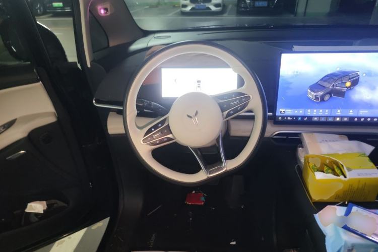 Used VOYAH Dream 2025 PHEV Four-Wheel Drive Excellence Kunpeng Edition Steering Wheel