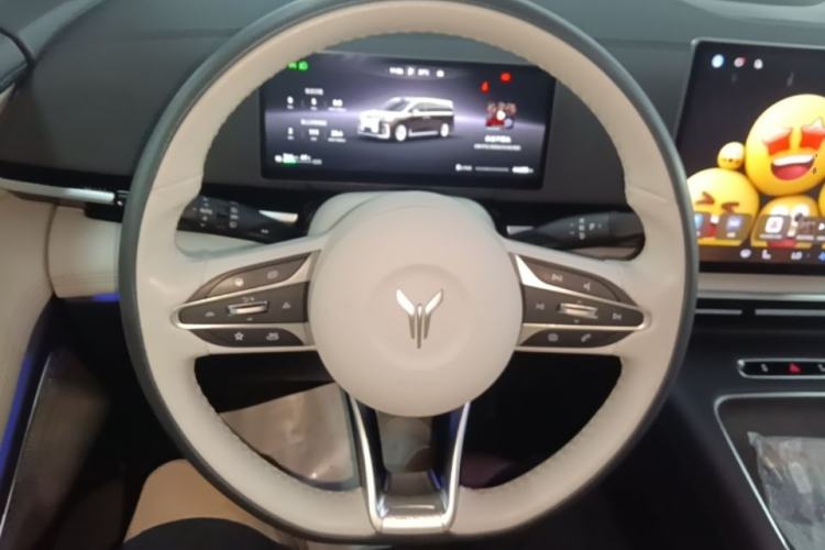 Used VOYAH Dream 2025 EV Four-Wheel-Drive Flagship Qiankun Version Steering Wheel