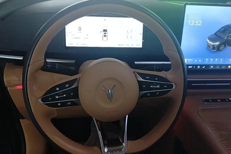 Used VOYAH Dream 2025 PHEV Four-Wheel-Drive Flagship Kunpeng Edition Steering Wheel