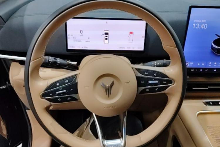 Used VOYAH Dream 2025 PHEV Four-Wheel-Drive Flagship Kunpeng Edition Steering Wheel