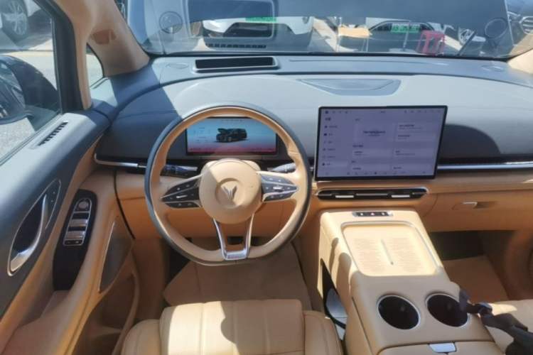 Used VOYAH Dream 2025 PHEV Four-Wheel Drive Prestige Qiankun Edition Steering Wheel