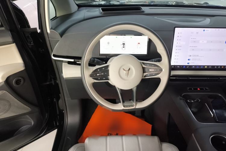 Used VOYAH Dream 2025 PHEV Four-Wheel Drive Prestige Kunpeng Edition Steering Wheel