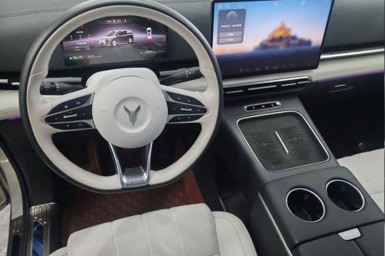 Used VOYAH Dream 2025 PHEV Four-Wheel-Drive Flagship Version – Qiankun Edition Steering Wheel