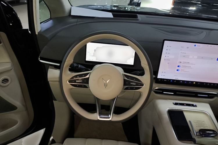 Used VOYAH Dream 2025 PHEV Four-Wheel-Drive Flagship Kunpeng Edition Steering Wheel