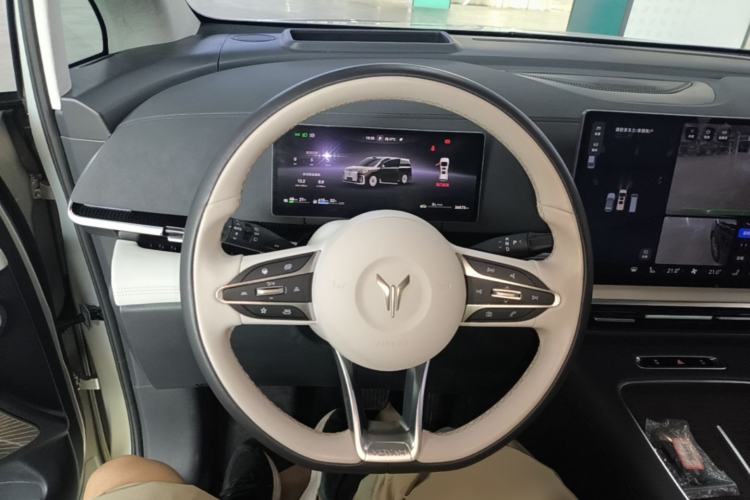 Used VOYAH Dream 2025 PHEV Four-Wheel-Drive Flagship Version – Qiankun Edition Steering Wheel