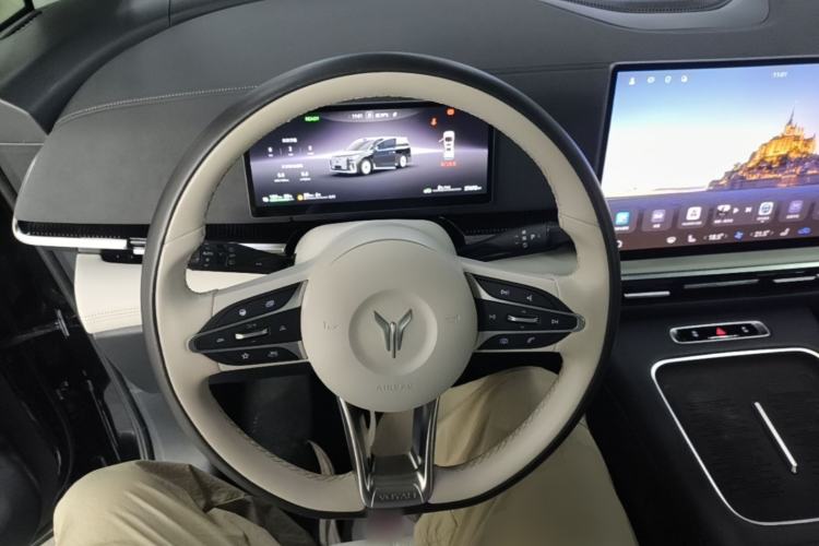 Used VOYAH Dream 2025 PHEV Four-Wheel Drive Excellence Qiankun Edition Steering Wheel