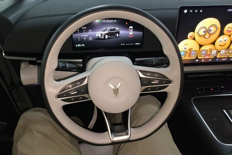 Used VOYAH Dream 2025 EV Four-Wheel-Drive Flagship Qiankun Version Steering Wheel