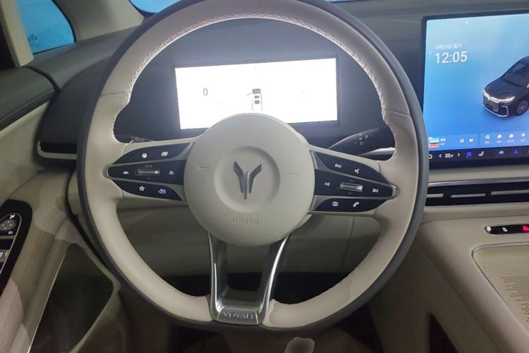 Used VOYAH Dream 2025 PHEV Four-Wheel Drive Prestige Kunpeng Edition Steering Wheel