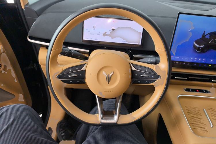 Used VOYAH Dream 2025 PHEV Four-Wheel-Drive Flagship Kunpeng Edition Steering Wheel