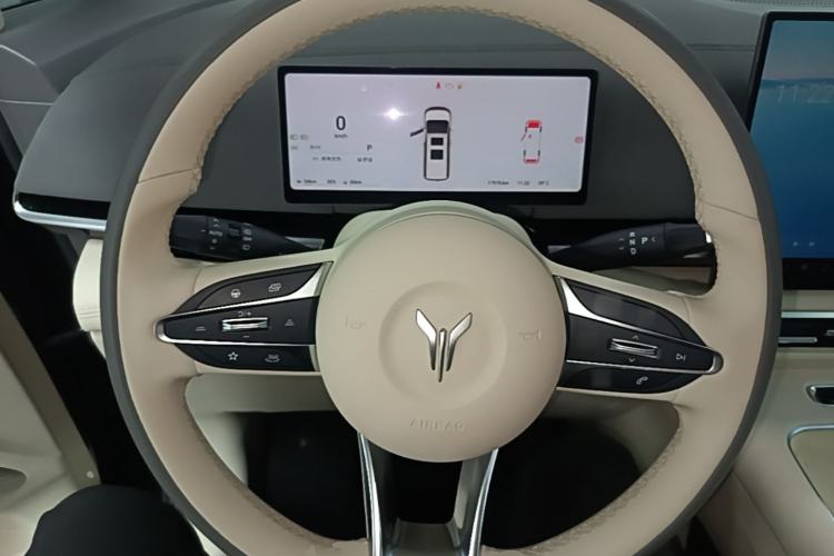 Used VOYAH Dream 2025 PHEV Four-Wheel Drive Prestige Kunpeng Edition Steering Wheel