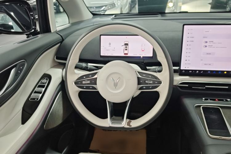 Used VOYAH Dream 2025 PHEV Four-Wheel Drive Prestige Kunpeng Edition Steering Wheel