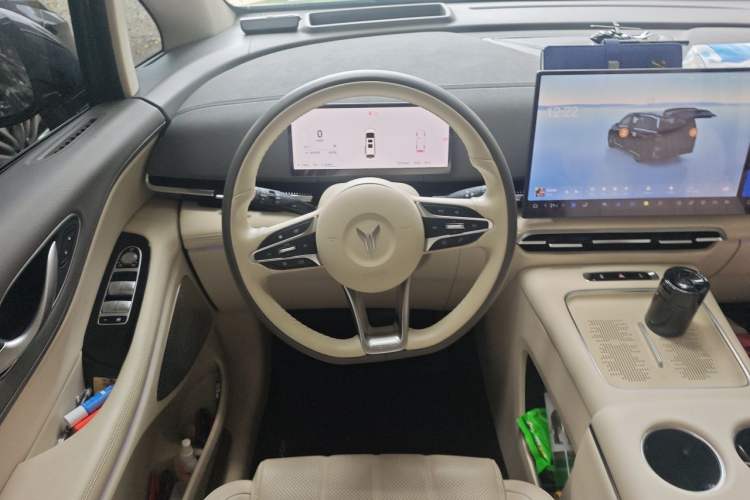 Used VOYAH Dream 2025 PHEV Four-Wheel-Drive Flagship Kunpeng Edition Steering Wheel