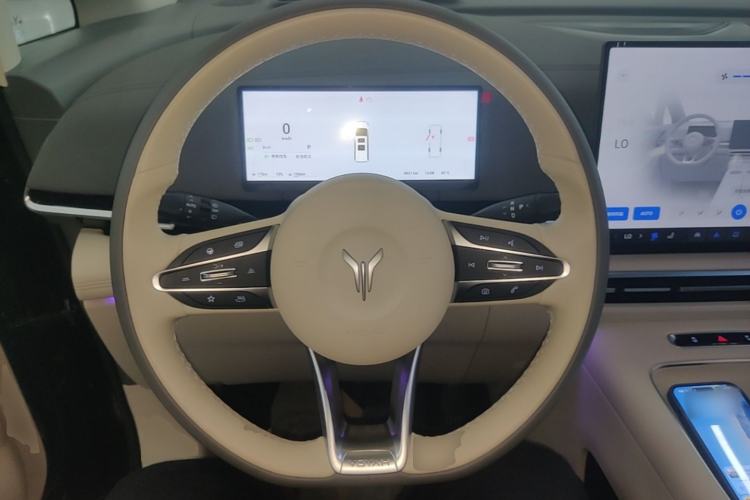 Used VOYAH Dream 2025 PHEV Four-Wheel Drive Prestige Kunpeng Edition Steering Wheel