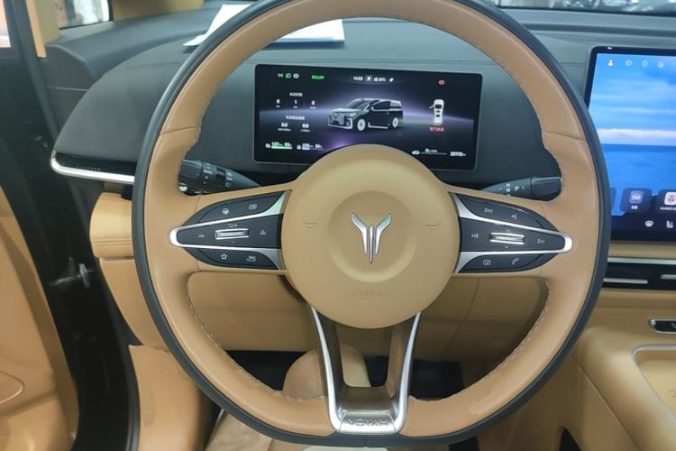 Used VOYAH Dream 2025 PHEV Four-Wheel Drive Excellence Qiankun Edition Steering Wheel